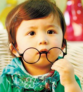 寶寶愛看電視怎么辦？寶寶愛看電視對(duì)眼睛有影響嗎？