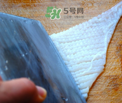 魷魚頭怎么切？魷魚怎么切花刀