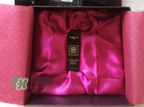 嬌蘭親親唇膏白管和黑管哪個好？嬌蘭白管和黑管區(qū)別