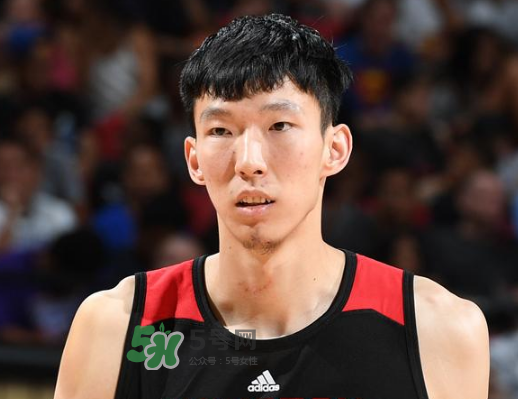 周琦在火箭穿幾號(hào)球衣？周琦在火箭年薪多少？