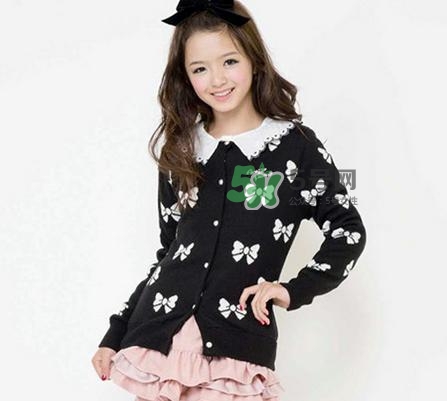 14歲女生胸部變大是正常的嗎？14歲女生的胸多大正常？