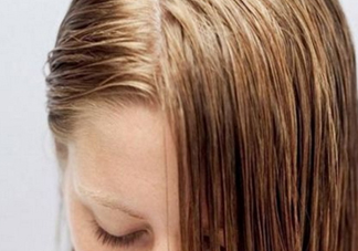 頭發(fā)出油是什么原因？頭發(fā)出油怎么辦？