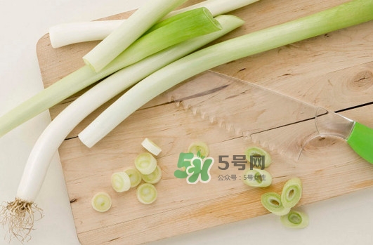 大蔥是蔥黃嗎？大蔥和蔥黃的區(qū)別