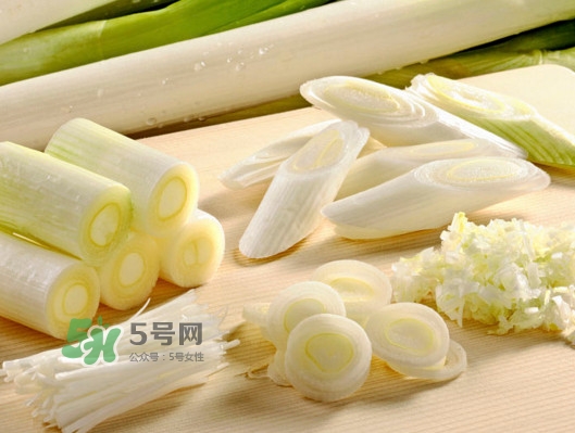 大蔥怎么切不辣眼睛？大蔥怎么做好吃