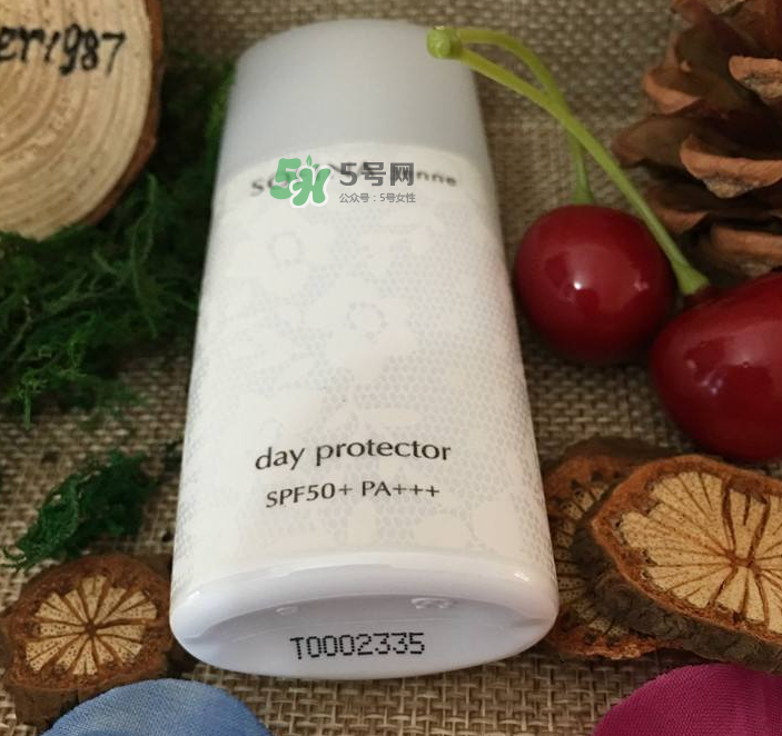 蘇菲娜白蕾絲防水嗎？蘇菲娜白蕾絲悶痘嗎？