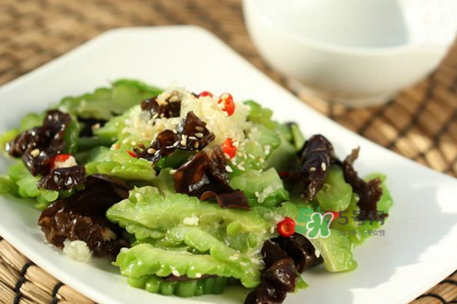 涼拌苦瓜怎么做不苦？苦瓜不苦了還有功效嗎？