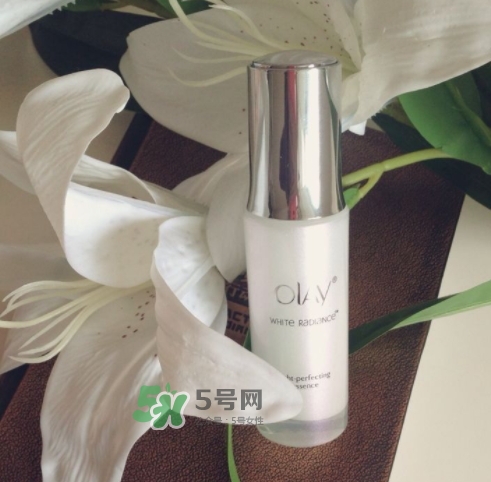 olay玉蘭油小白瓶小綠瓶哪個(gè)好？olay小白瓶小綠瓶區(qū)別