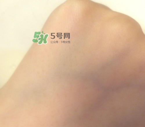 olay玉蘭油小白瓶小綠瓶哪個(gè)好？olay小白瓶小綠瓶區(qū)別