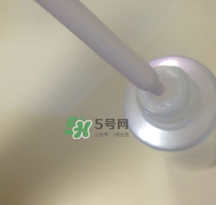 olay玉蘭油小白瓶小綠瓶哪個(gè)好？olay小白瓶小綠瓶區(qū)別