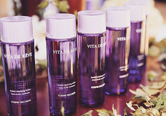 黛珂紫蘇水和cpb水磨精華哪個好？紫蘇水和cpb水磨搭配