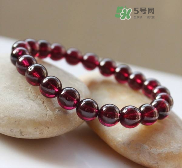 石榴石手鏈佩戴的忌諱 石榴石的種類 石榴石手鏈佩戴的忌諱 石榴石的種類