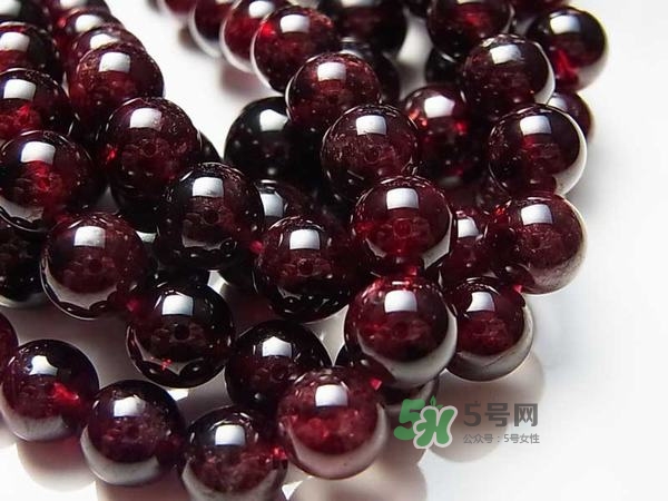 石榴石是什么做的？石榴是是怎么形成的？