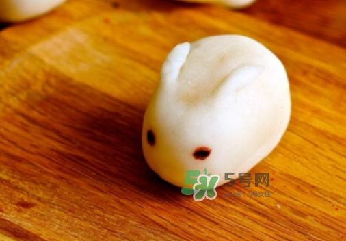 冰皮月餅和廣式月餅的區(qū)別 冰皮月餅和蘇式月餅的區(qū)別 冰皮月餅和廣式月餅的區(qū)別 冰皮月餅和蘇式月餅的區(qū)別