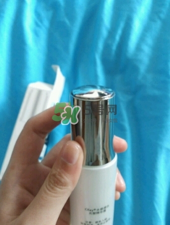 olay淡斑小白瓶和olay光感小白瓶哪個好？