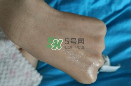 olay淡斑小白瓶和olay光感小白瓶哪個好？