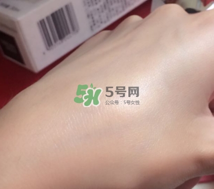 olay小白瓶會(huì)長(zhǎng)毛嗎？olay小白瓶長(zhǎng)黑毛是怎么回事？