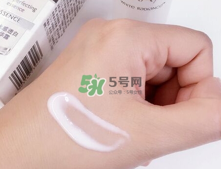 olay小白瓶和樂敦cc美容液哪個好？olay小白瓶和樂敦cc順序