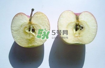 olay小白瓶和樂敦cc美容液哪個好？olay小白瓶和樂敦cc順序