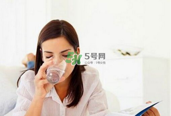 喝水就想小便是什么原因？喝水尿頻怎么辦？