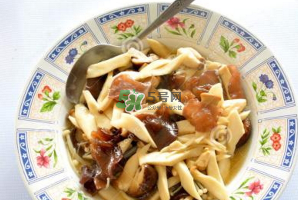 蘑菇不能和茄子一起吃嗎？蘑菇不能和什么一起吃？