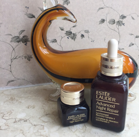 雅詩蘭黛小棕瓶精華怎么樣 雅詩蘭黛小棕瓶面部精華好用嗎 雅詩蘭黛小棕瓶精華怎么樣 雅詩蘭黛小棕瓶面部精華好用嗎