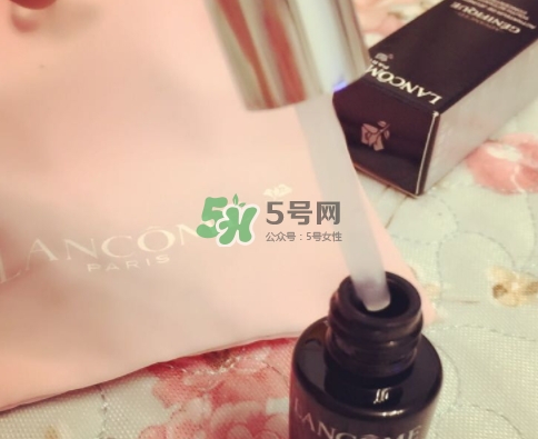 蘭蔻小黑瓶和sk2小燈泡哪個好？蘭蔻小黑瓶和小燈泡怎么用