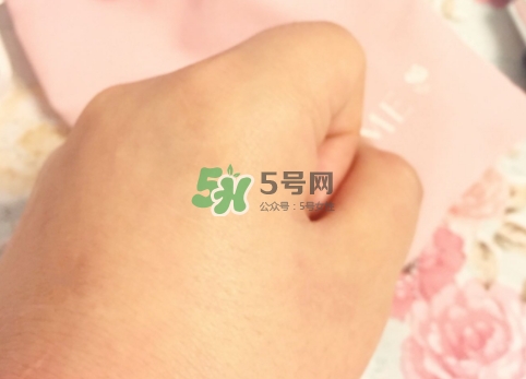 蘭蔻小黑瓶和sk2小燈泡哪個好？蘭蔻小黑瓶和小燈泡怎么用