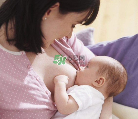 母乳喂養(yǎng)會乳糖不耐受嗎？母乳喂養(yǎng)會過度喂養(yǎng)嗎？