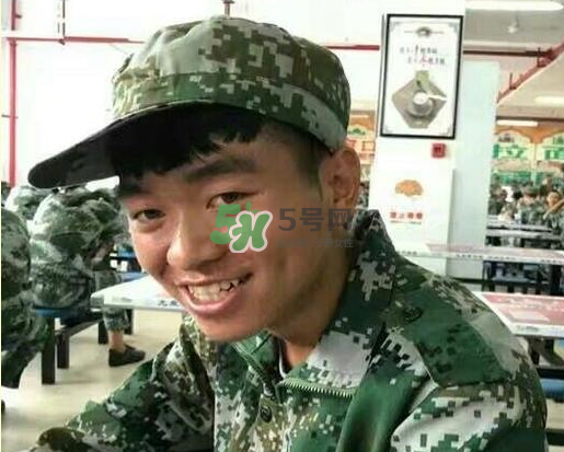 神似王寶強(qiáng)大一新生是誰？神似王寶強(qiáng)大一新生叫什么名字？