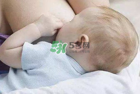 母乳喂養(yǎng)會積食嗎？純母乳喂養(yǎng)的寶寶會積食嗎？