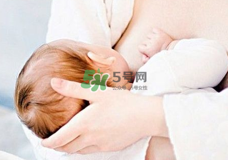 母乳喂養(yǎng)會積食嗎？純母乳喂養(yǎng)的寶寶會積食嗎？