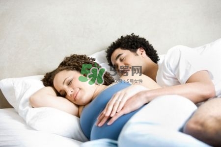 孕婦睡姿會影響寶寶嗎？孕婦睡姿對寶寶的影響
