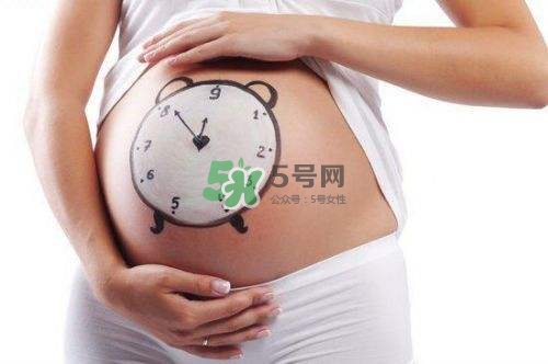 臍帶繞頸是什么原因造成的？臍帶繞頸是多休息還是多運(yùn)動(dòng)？