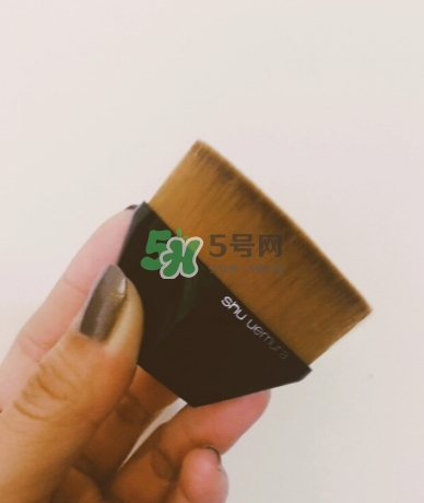植村秀55魔術(shù)無痕刷怎么用？植村秀55號(hào)粉底刷怎么清洗