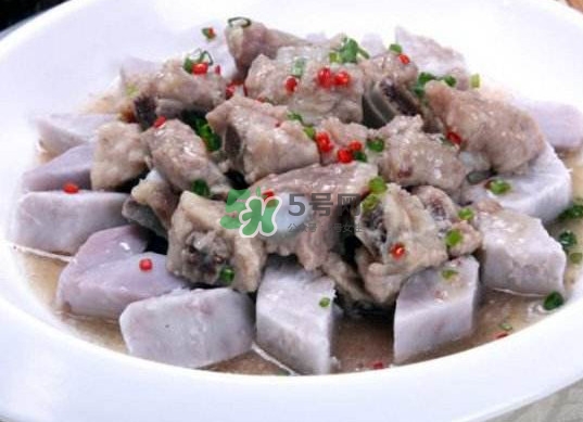 香芋蒸排骨怎么做？香芋燜排骨的做法