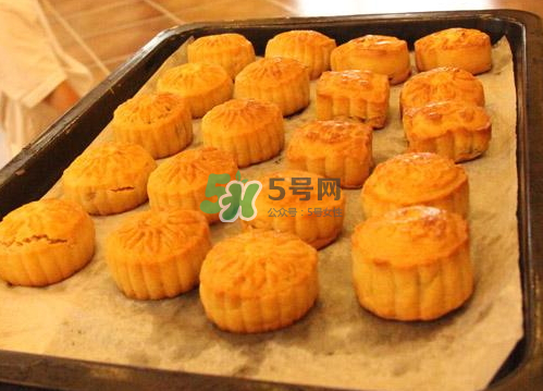 烤月餅用錫紙還是油紙？烤月餅是不是一定要墊錫紙？