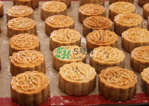 烤月餅用錫紙還是油紙？烤月餅是不是一定要墊錫紙？