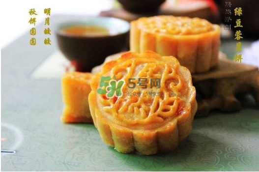 月餅烤裂了什么原因？月餅烤的時(shí)候?yàn)槭裁磿?huì)變形？