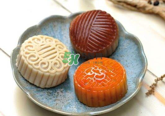 月餅烤裂了什么原因？月餅烤的時(shí)候?yàn)槭裁磿?huì)變形？