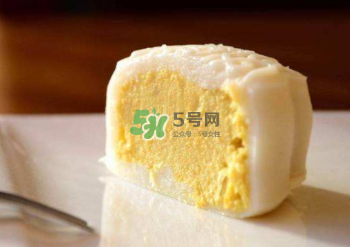 烤月餅刷蛋液還是蛋黃？月餅刷蛋液是全蛋液嗎？