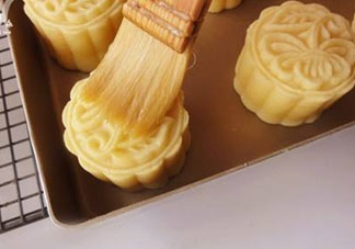 烤月餅刷蛋液還是蛋黃？月餅刷蛋液是全蛋液?jiǎn)幔?><p><strong>烤月餅刷蛋液還是蛋黃？月餅刷蛋液是全蛋液?jiǎn)幔?/strong></p></a></li> <li><a href=