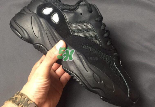 yeezy boost 700黑白純色款什么時候發(fā)售？