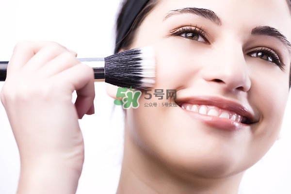 腮紅在什么時候用 腮紅在哪個步驟用 腮紅在什么時候用 腮紅在哪個步驟用