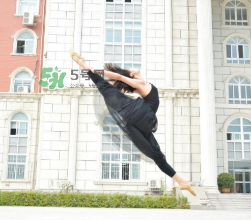 拉筋多久才能下一字馬？一字馬要練多久？