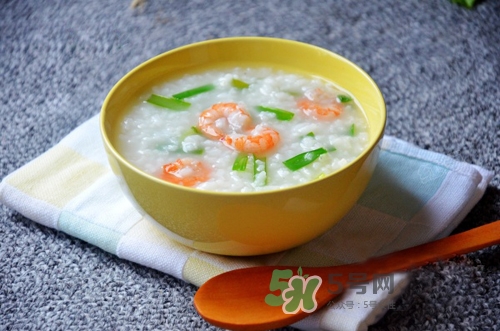 一歲后的寶寶如何喂養(yǎng)？寶寶喝牛奶好嗎？