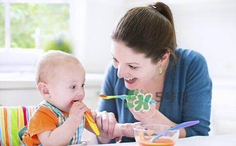 一歲后的寶寶如何喂養(yǎng)？寶寶喝牛奶好嗎？