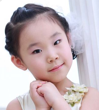 不要再為女兒扎羊角辮了 女孩好看的發(fā)型怎么扎？