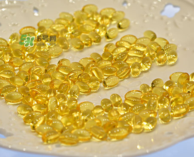 魚肝油可以和鈣一起吃嗎？魚肝油可以和奶粉一起吃嗎？