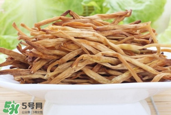 為什么說黃花菜都涼了？黃花菜為什么要抽芯