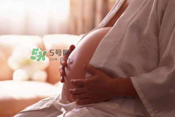 孕晚期肚子有規(guī)律的跳動是胎動嗎？